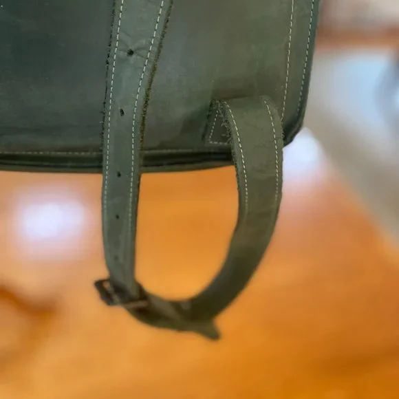 LOVELY GREEN LEATHER BACKPACK WITH LAPTOP COMPARTMENT - Picture 13 of 14